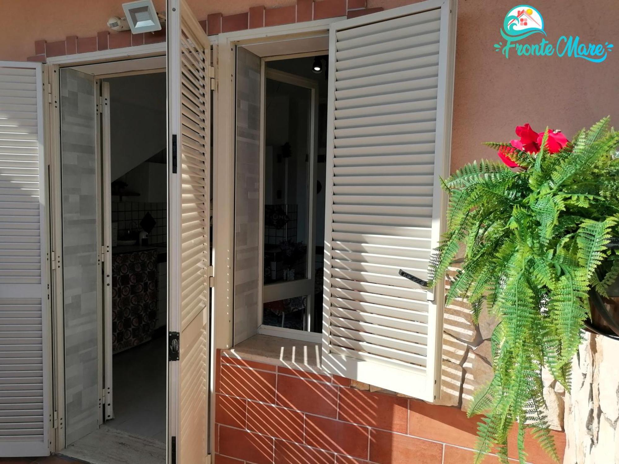Casa Fronte Mare Villa Santa Teresa Di Riva Exterior photo
